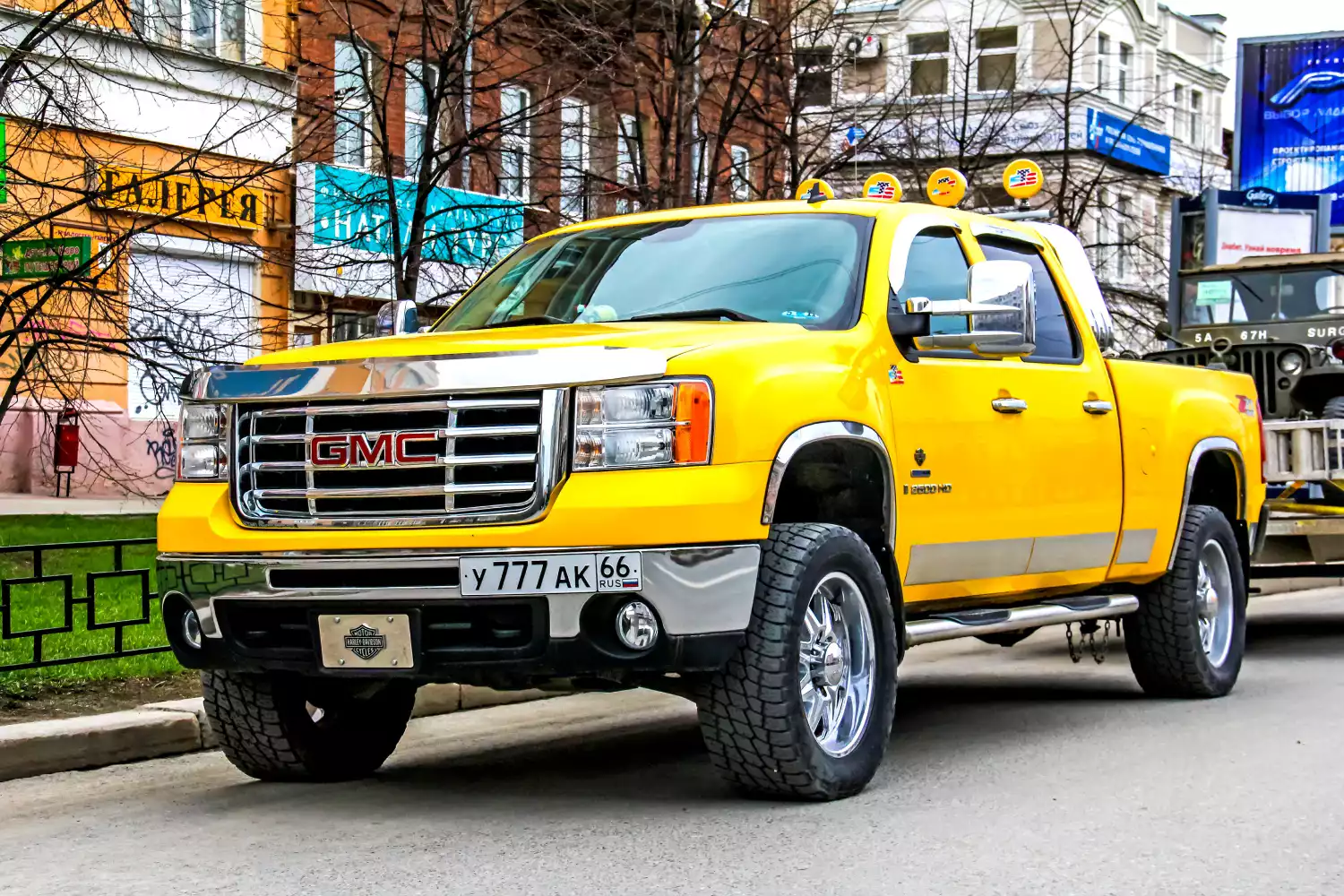 trash bin for GMC Sierra